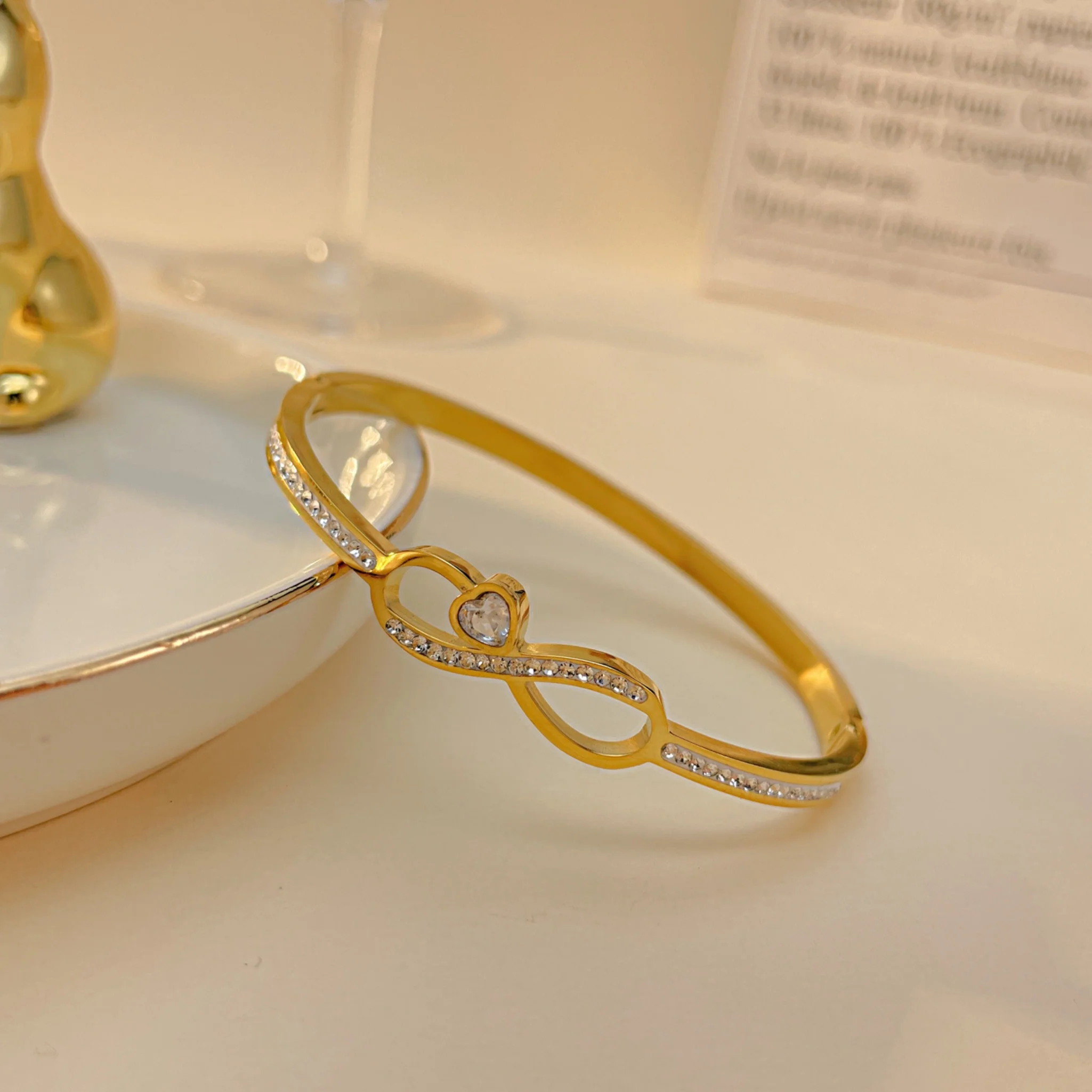CRYSTAL HEART BRACELET - GOLD - Image 3