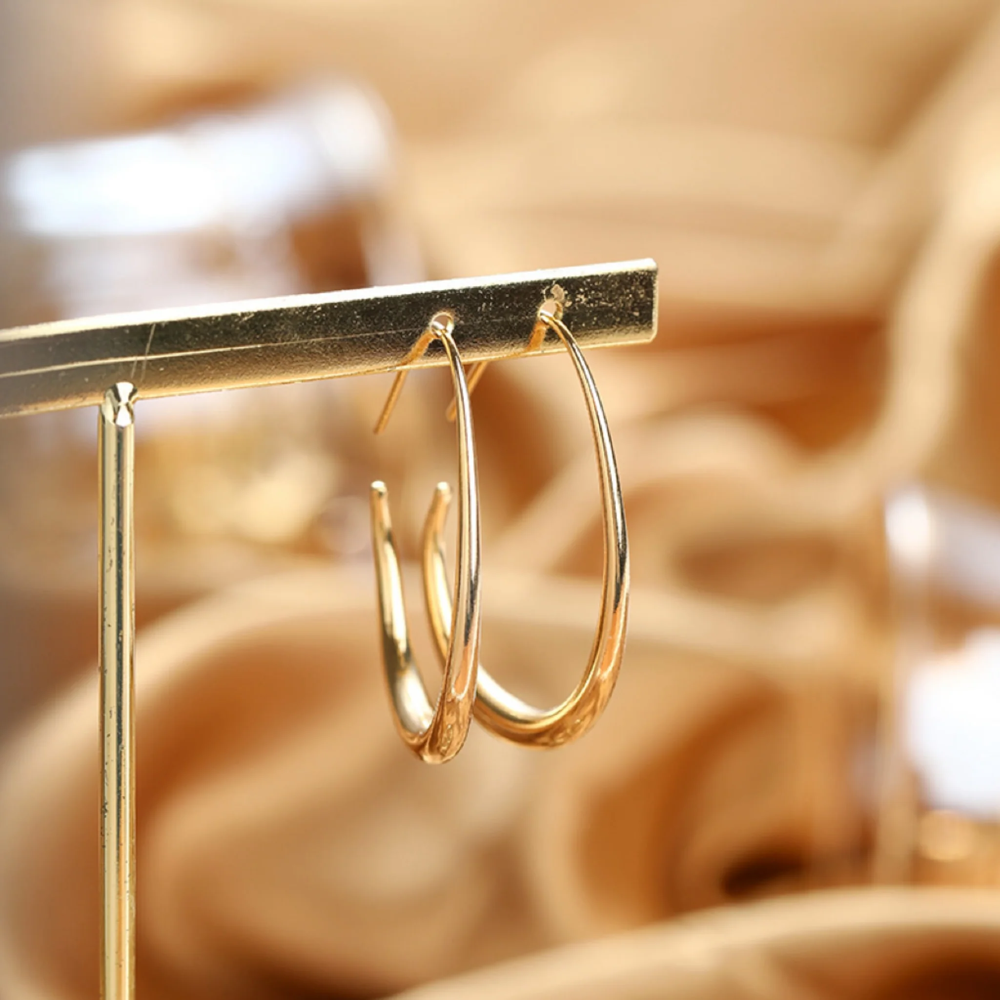DANGLE EARRINGS - GOLD - Image 4