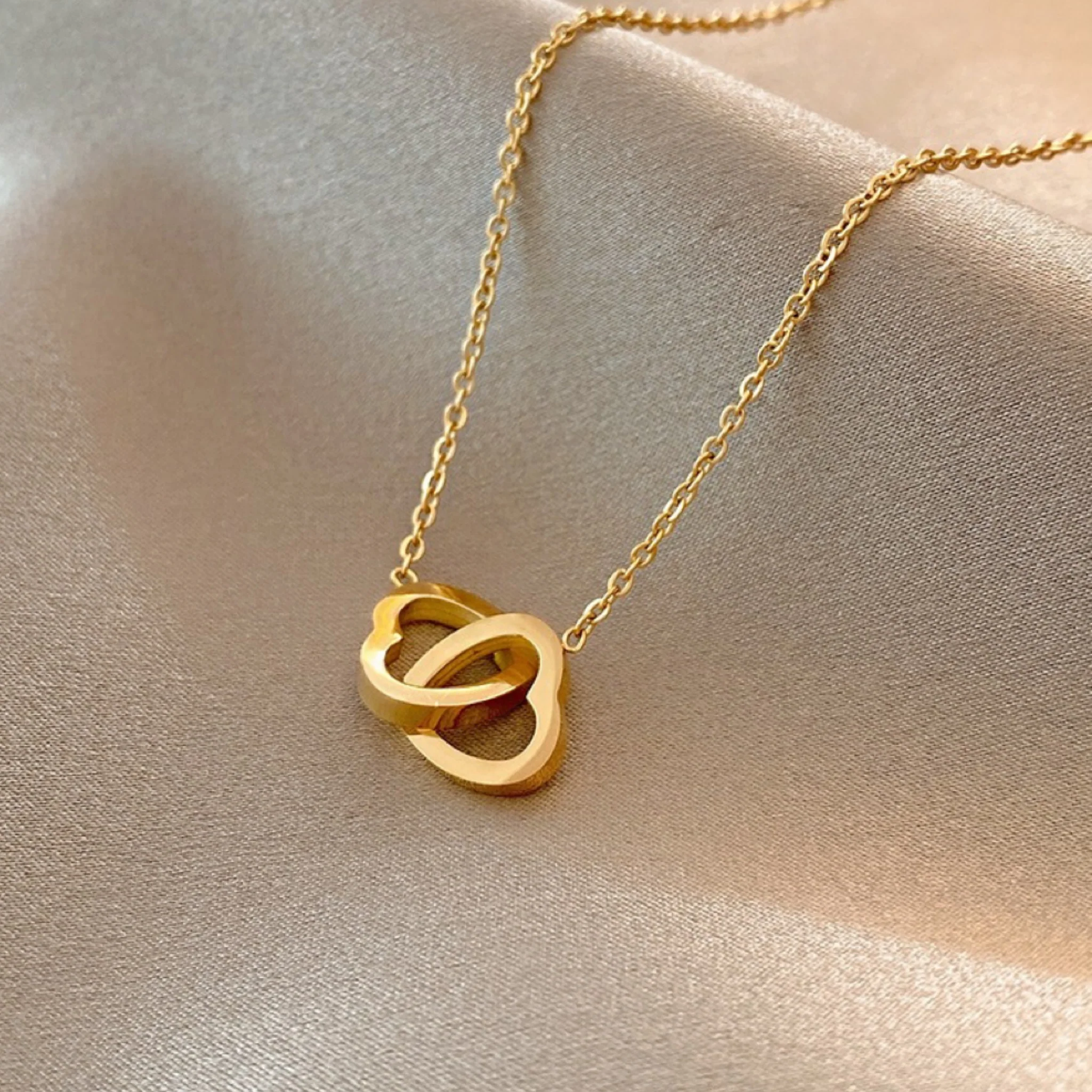 HEART NECKLACE - GOLD - Image 3